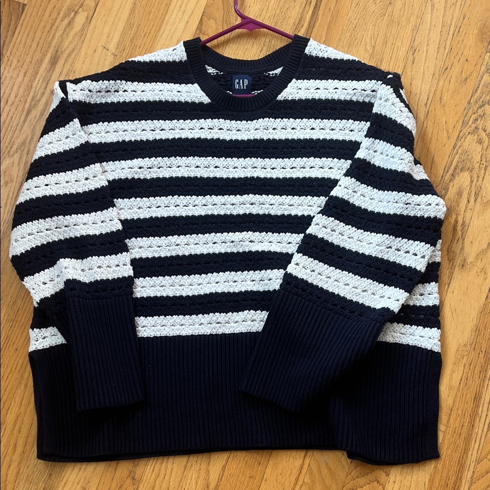 GAP women's all cottonNavy and Cream Striped Crewneck Sweater